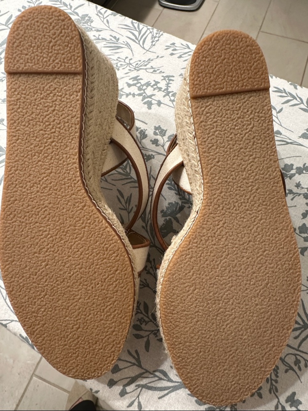 NWT Talbots Cream Canvas Wedge Sandals with Brown Trim - Picture 7 of 7